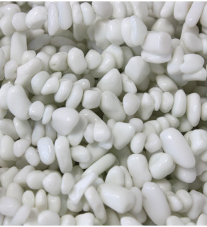 White Agate chips 3-9mm - 85cm